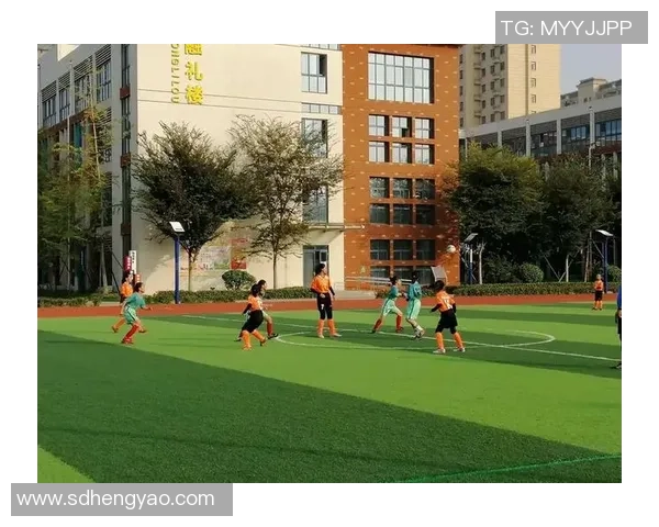 当足球球星化身程序员用键盘敲代码展现绿茵场外的别样风采 当足球球星化身程序员用键盘敲代码展现绿茵场外的别样风采