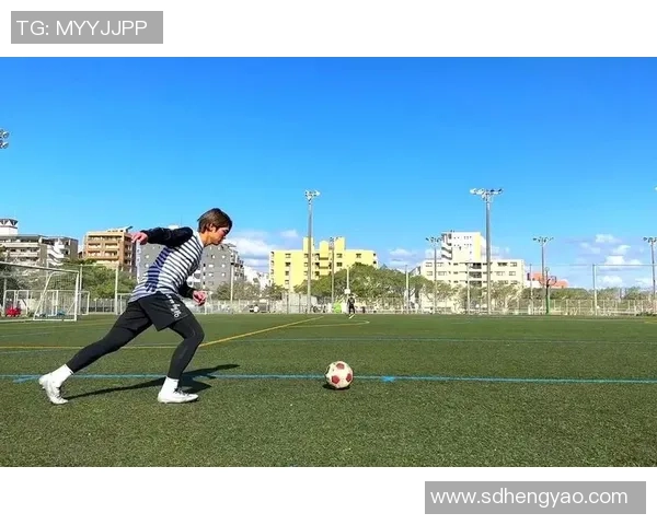 足球巨星精准长传瞬间展现绝妙技术与赛场魅力